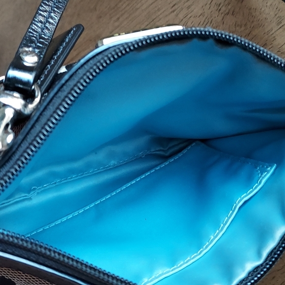 Coach Gallery Signature Tote w/ a Wristlet (RARE) - Picture 7 of 17